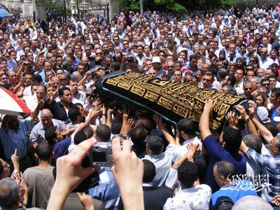 أجمل الصور للأب الراحل ياسر عرفات جنازة مروة الشربيني3
